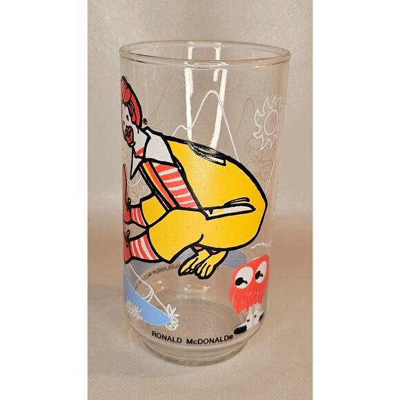 1977 McDonald's Action Series Ronald McDonald Cup - Picture 1 of 5
